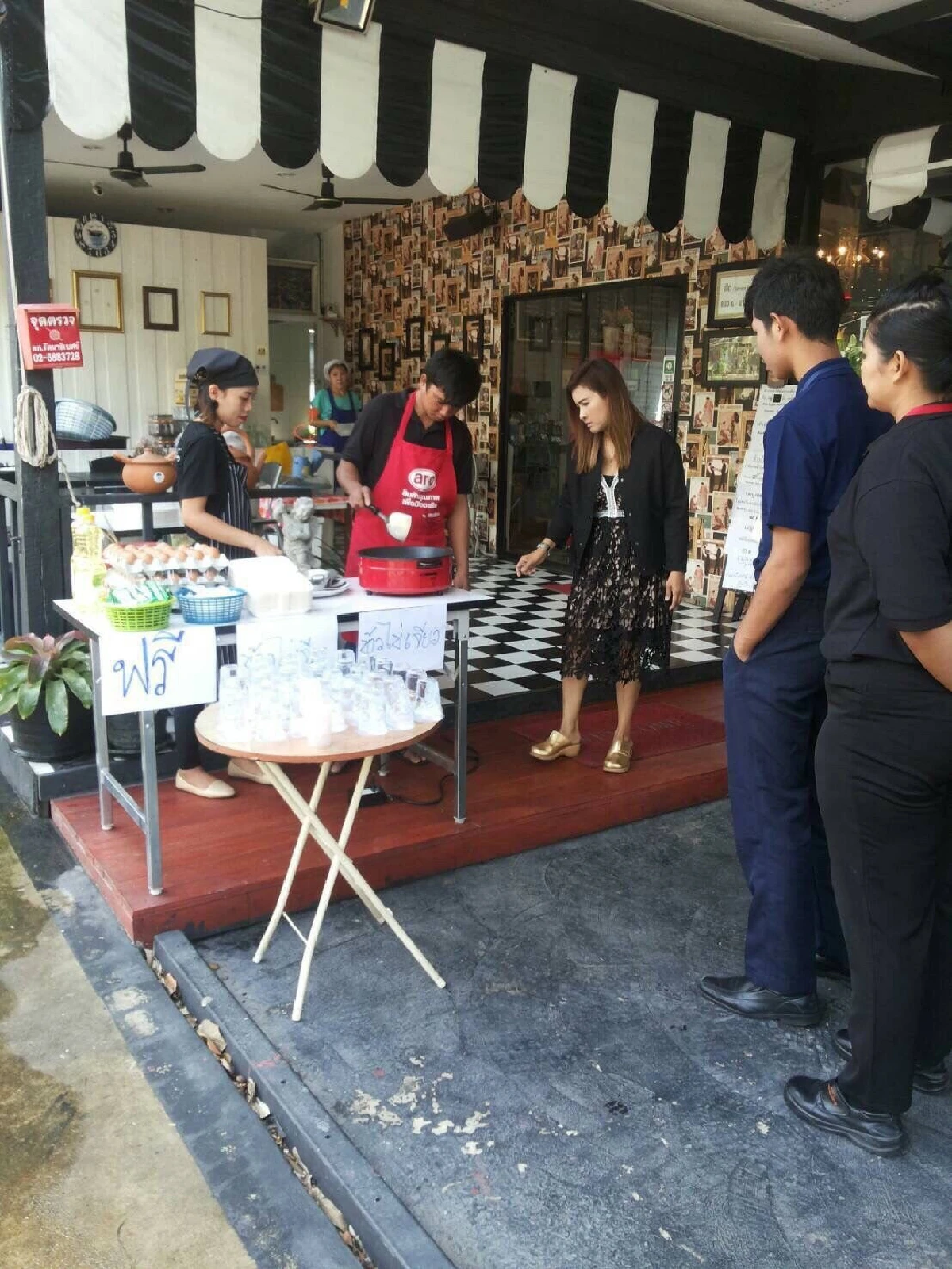 “ไม่มีเงิน ยากไร้ พิการ รับข้าวกล่องฟรี” ลิตเติ้ล แคราย คาเฟ่ ร้านอาหารใจบุญของคนในเมืองใหญ่