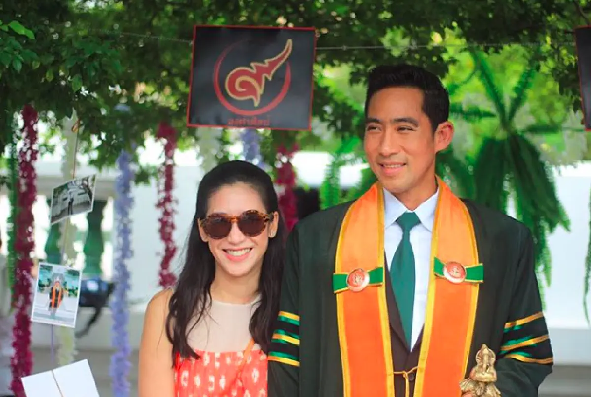 “ป๊อก ปิยธิดา" ร่วมยินดีสามี "ตั๊ก นภัสรัญชน์" รับปริญญาจบโท พร้อมโชว์โมเมนต์หวาน