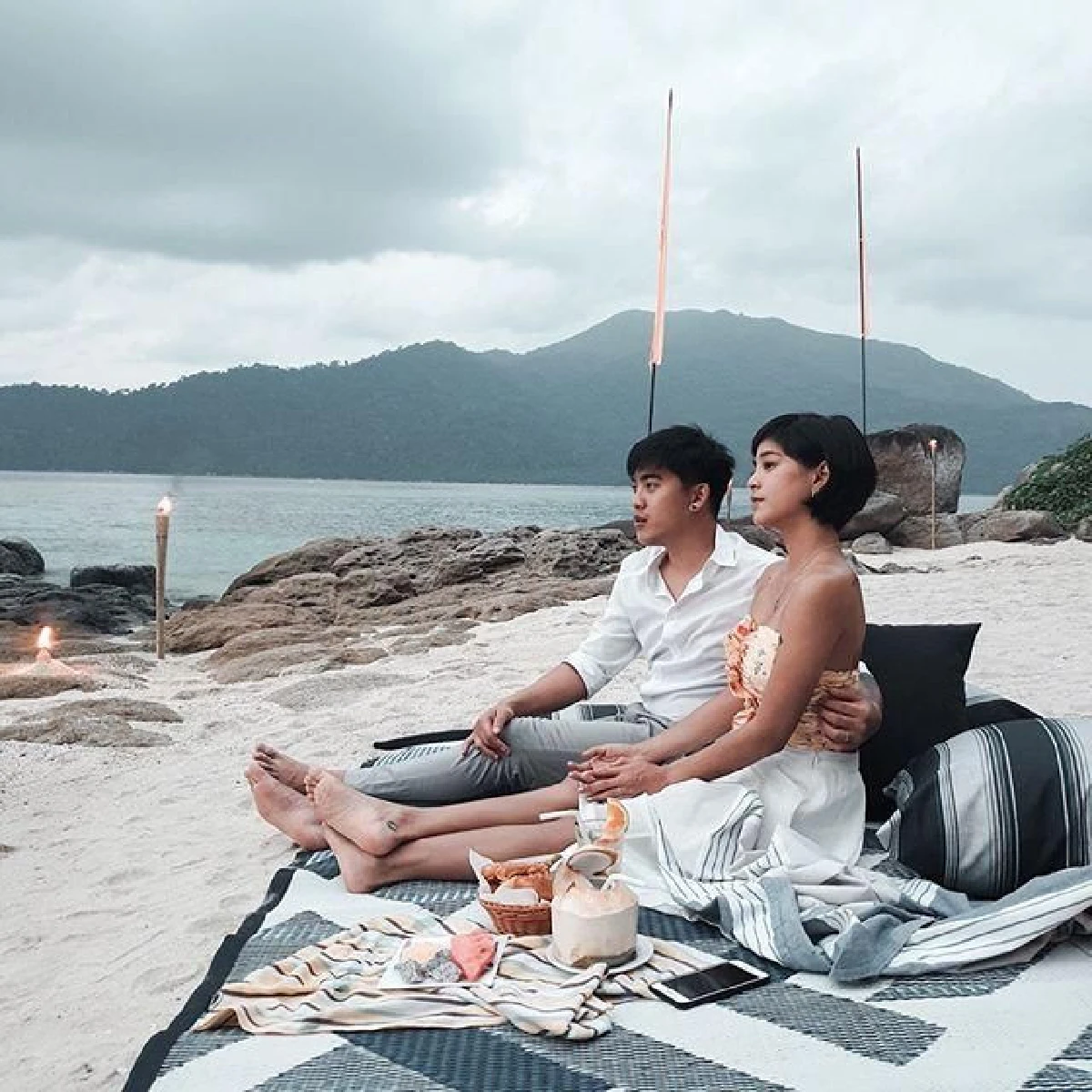10 ภาพหวานฉ่ำ สายป่าน-วุฒิ ฮันนีมูนสุดโรแมนติกที่เกาะหลีเป๊ะ