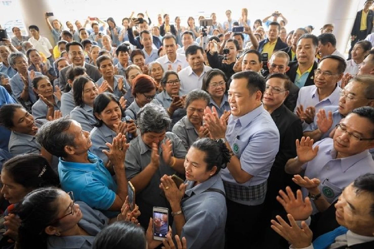 คนไข้ ต้องไม่อนาถา ! "อนุทิน" ตรวจเยี่ยม รพ.มหาราช เร่งแก้ปัญหาผู้ป่วยล้น