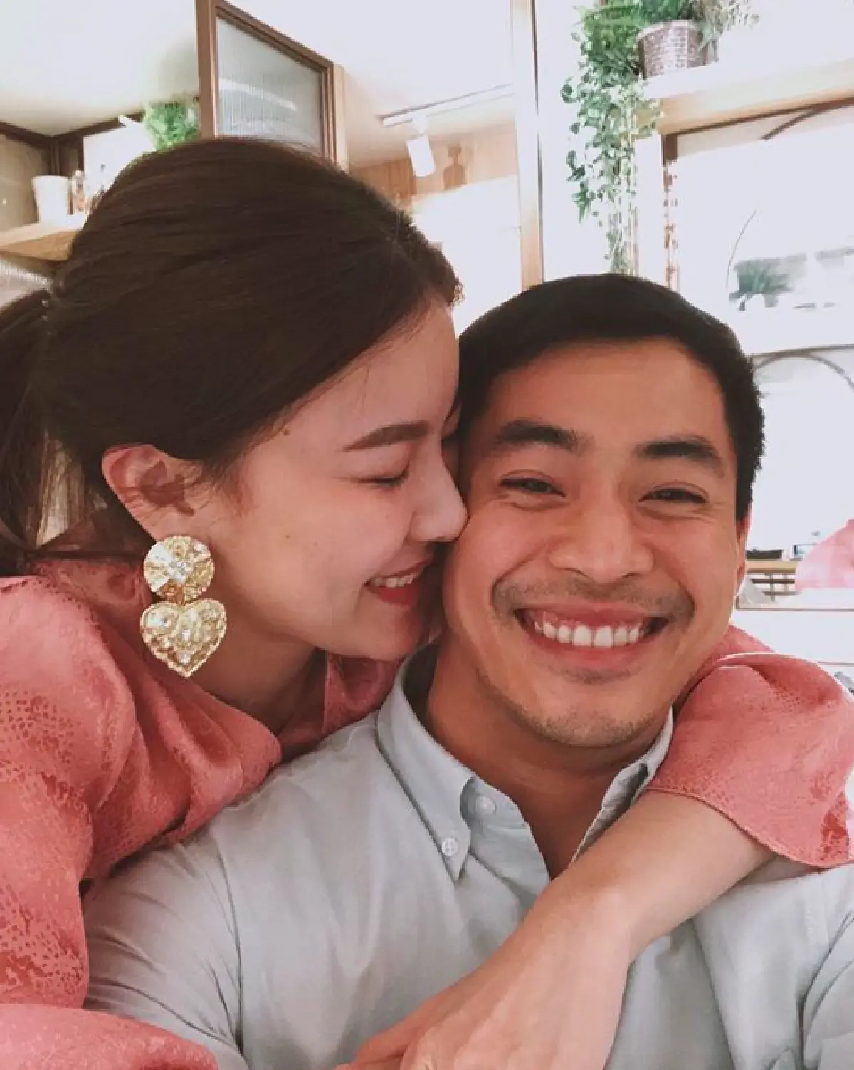 "แนน ปิยะดา” อวดแหวนเพชรเม็ดโต ที่สามี "ไฮโซกึ้ย” มอบให้เป็นของขวัญวันเกิดและครบรอบวันขอแต่งงาน
