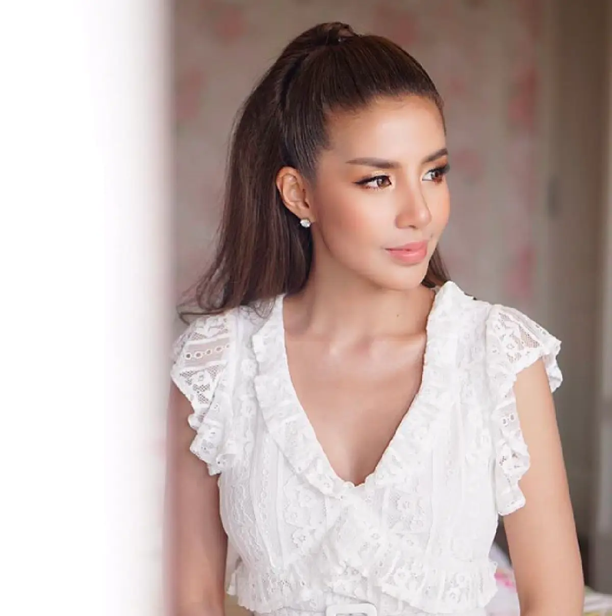 ส่อง 10 ภาพ “ใบเตย อาร์สยาม” ไม่แปลกใจเลยว่าทำไมช่วงนี้สวยขึ้น ออร่าเจ้าสาวจับ