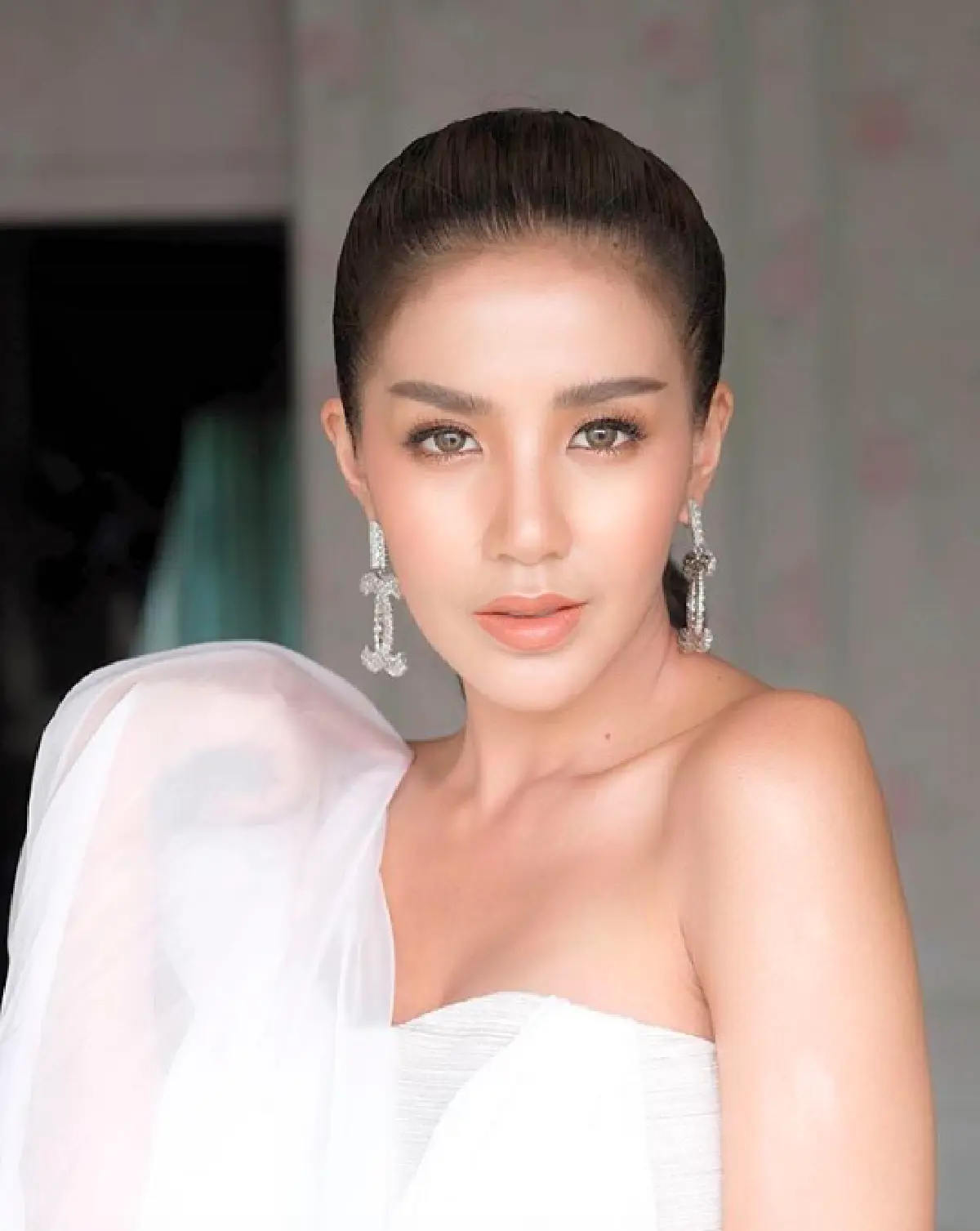 ส่อง 10 ภาพ “ใบเตย อาร์สยาม” ไม่แปลกใจเลยว่าทำไมช่วงนี้สวยขึ้น ออร่าเจ้าสาวจับ