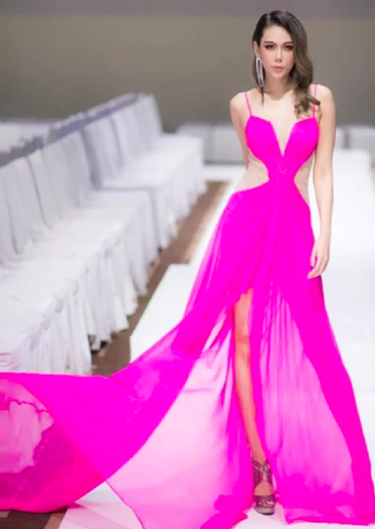 ไม่โสดแล้ว!? “ตอง ภัครมัย” กับลุคสุดแซ่บ ที่เพื่อนๆ แห่แซวกันใหญ่