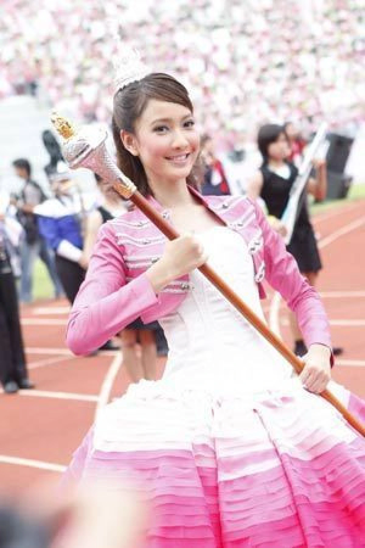 ส่องภาพคนบันเทิงสาวสวย..ที่สมัยเรียนเคยเป็น "ดรัมเมเยอร์" มาก่อน