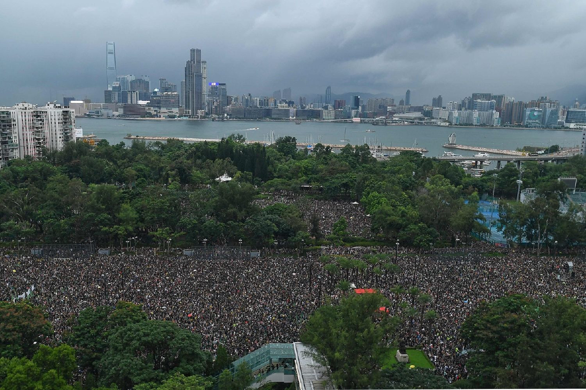 ภาพชุดคลื่นมหาชนมาด้วยใจฮ่องกงสู้ฝนชุมนุมใหญ่ ภาพชุดคลื่นมหาชนมาด้วยใจฮ่องกงสู้ฝนชุมนุมใหญ่