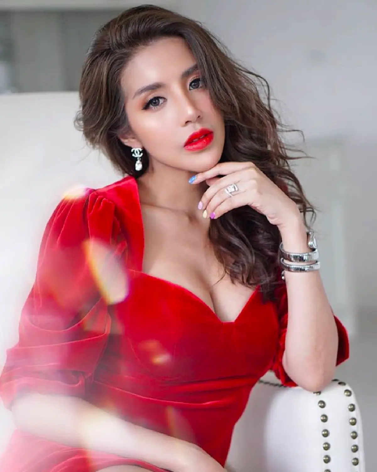 ส่อง 10 ภาพ “ใบเตย อาร์สยาม” ไม่แปลกใจเลยว่าทำไมช่วงนี้สวยขึ้น ออร่าเจ้าสาวจับ