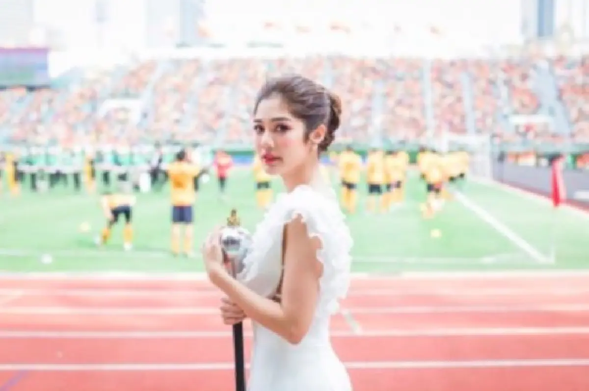 ส่องภาพคนบันเทิงสาวสวย..ที่สมัยเรียนเคยเป็น "ดรัมเมเยอร์" มาก่อน