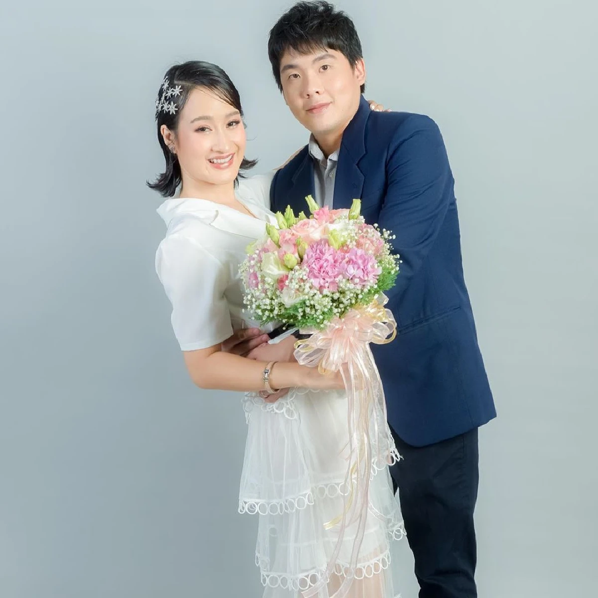 "พลอย ลิตเติ้ลวอยซ์” ควงแฟนหนุ่มนอกวงการเข้าพิธีวิวาห์แบบเรียบง่าย