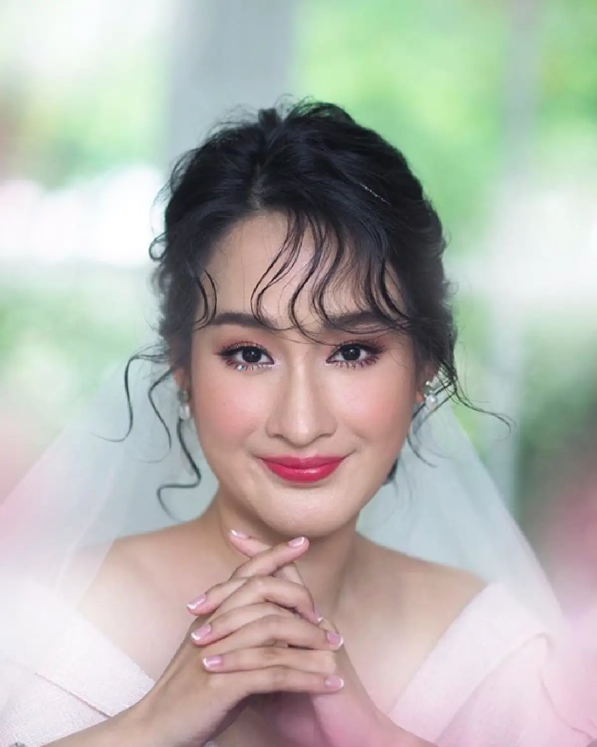 "พลอย ลิตเติ้ลวอยซ์” ควงแฟนหนุ่มนอกวงการเข้าพิธีวิวาห์แบบเรียบง่าย