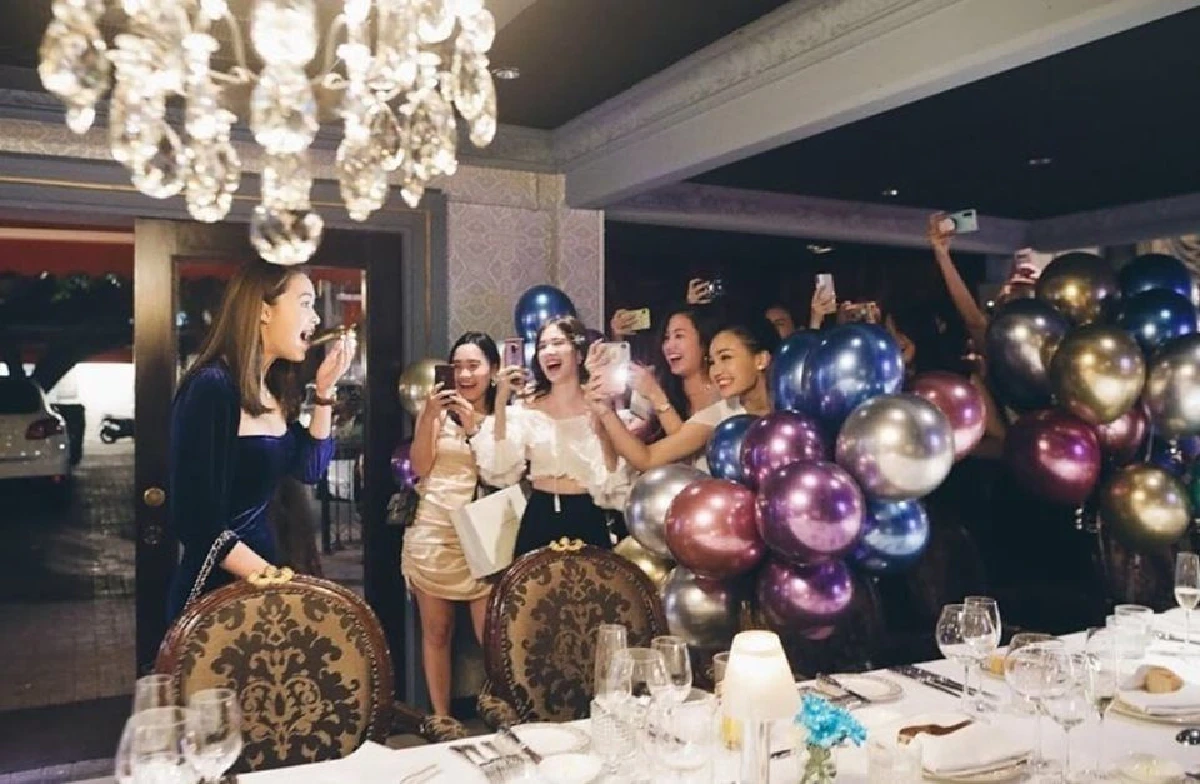 "แพทริเซีย" ถึงกับน้ำตาลไหล!  แก๊งเพื่อนซี้ทำเซอร์ไพรส์วันเกิดให้