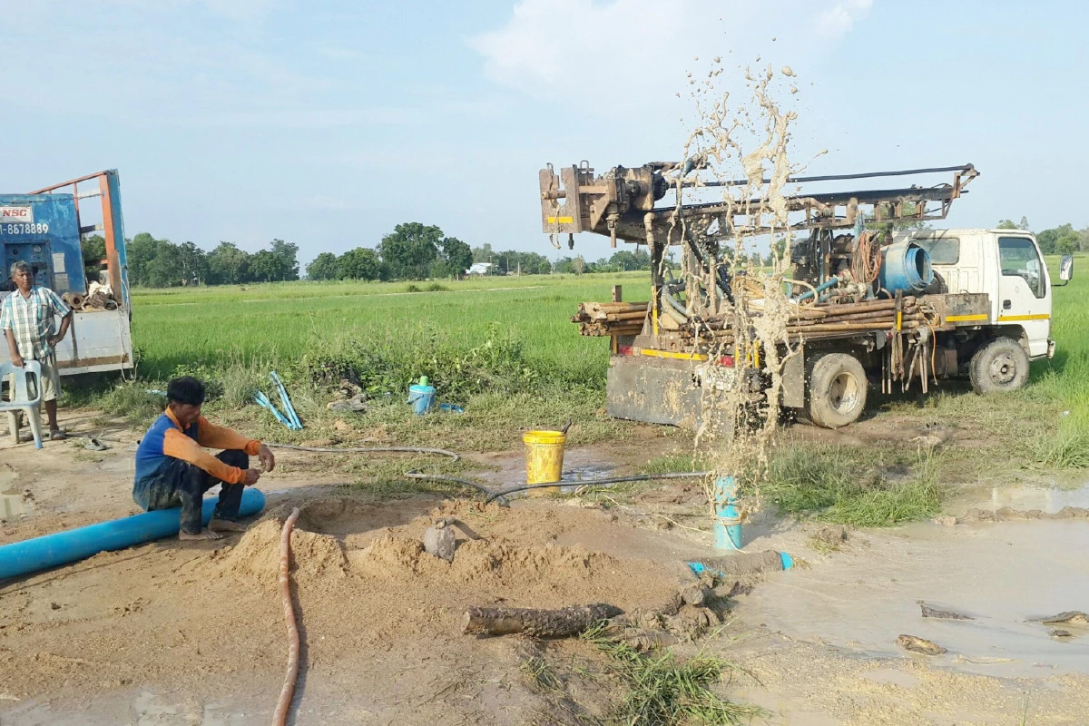 อาชีพที่มากับหน้าแล้ง!ช่างเจาะบ่อบาดาลทำงานให้ฟรีหากขุดไม่เจอน้ำ