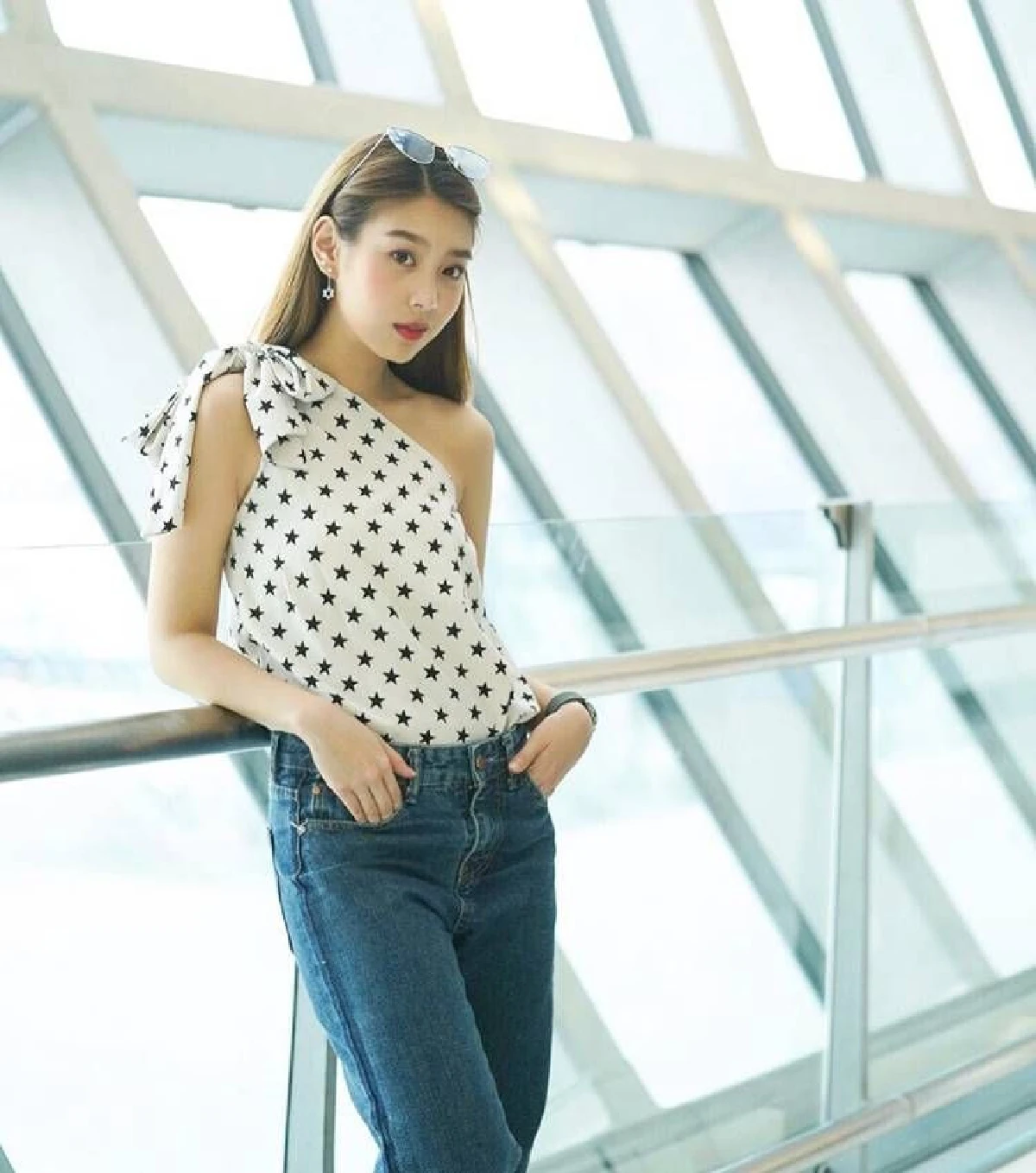 รับผิดแล้ว! แก้ว BNK48 โดนสั่งพักงาน เซ่นดราม่าใช้ของแบรนด์เนมปลอม