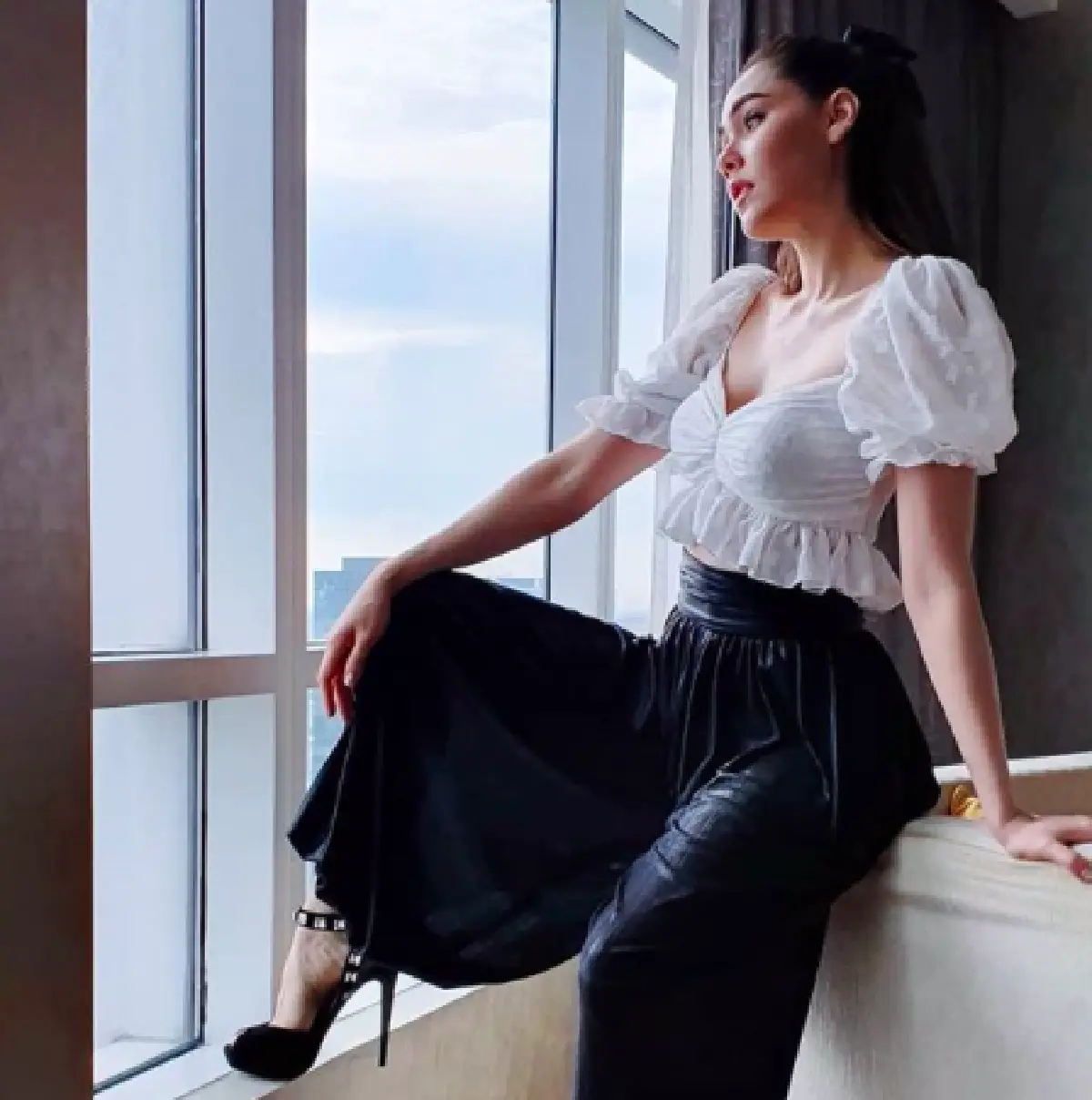 ชุดเดียวกัน..แต่สวยกันคนละแบบ! ส่องแฟชั่น “แม่ชม-แม่เป้ย” กับการแต่งตัวชิคๆ