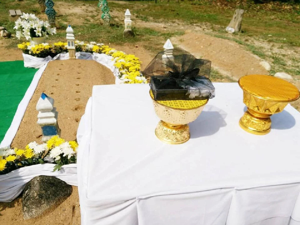 ในหลวงพระราชทานดินโปรยฝังศพอส.ถูกคนร้ายยิงเสียชีวิต