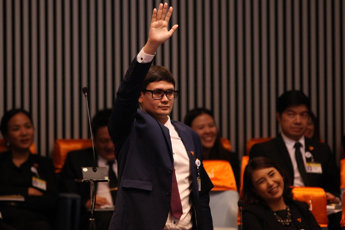ส.ส.อนาคตใหม่วอนให้หยุดโจมตีเรื่องเป็นหนี้กยศ.ยันจะรีบเคลียร์ ส.ส.อนาคตใหม่วอนให้หยุดโจมตีเรื่องเป็นหนี้กยศ.ยันจะรีบเคลียร์