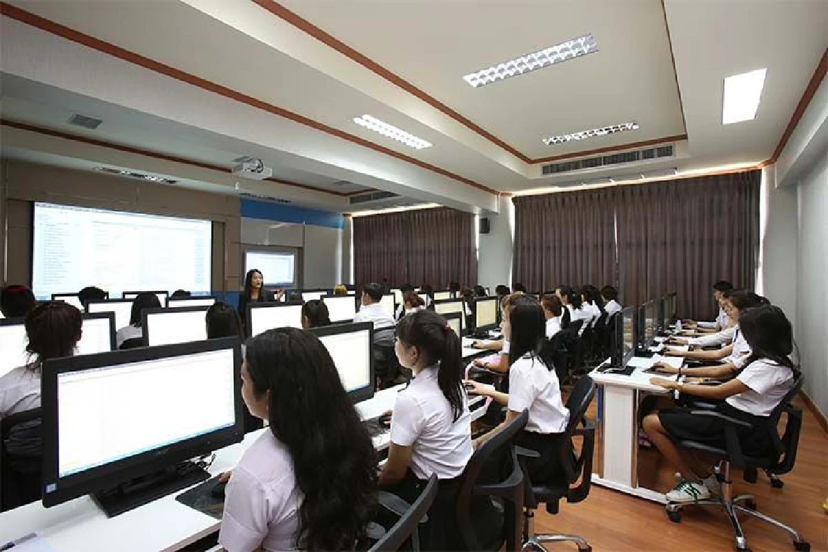 ทำไม? ต้องเรียนที่คณะบริหารธุรกิจ มทร.ธัญบุรี เผย 10 จุดเด่นที่นักศึกษากว่า 1,700 คนเลือกที่นี่