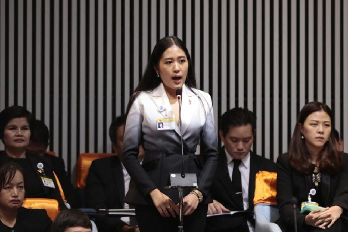 "ช่อ"ยันยื่นบัญชีทรัพย์สินตามปกติแน่ รวม "ธนาธร-ปิยบุตร"ด้วย "ช่อ"ยันยื่นบัญชีทรัพย์สินตามปกติแน่ รวม "ธนาธร-ปิยบุตร"ด้วย