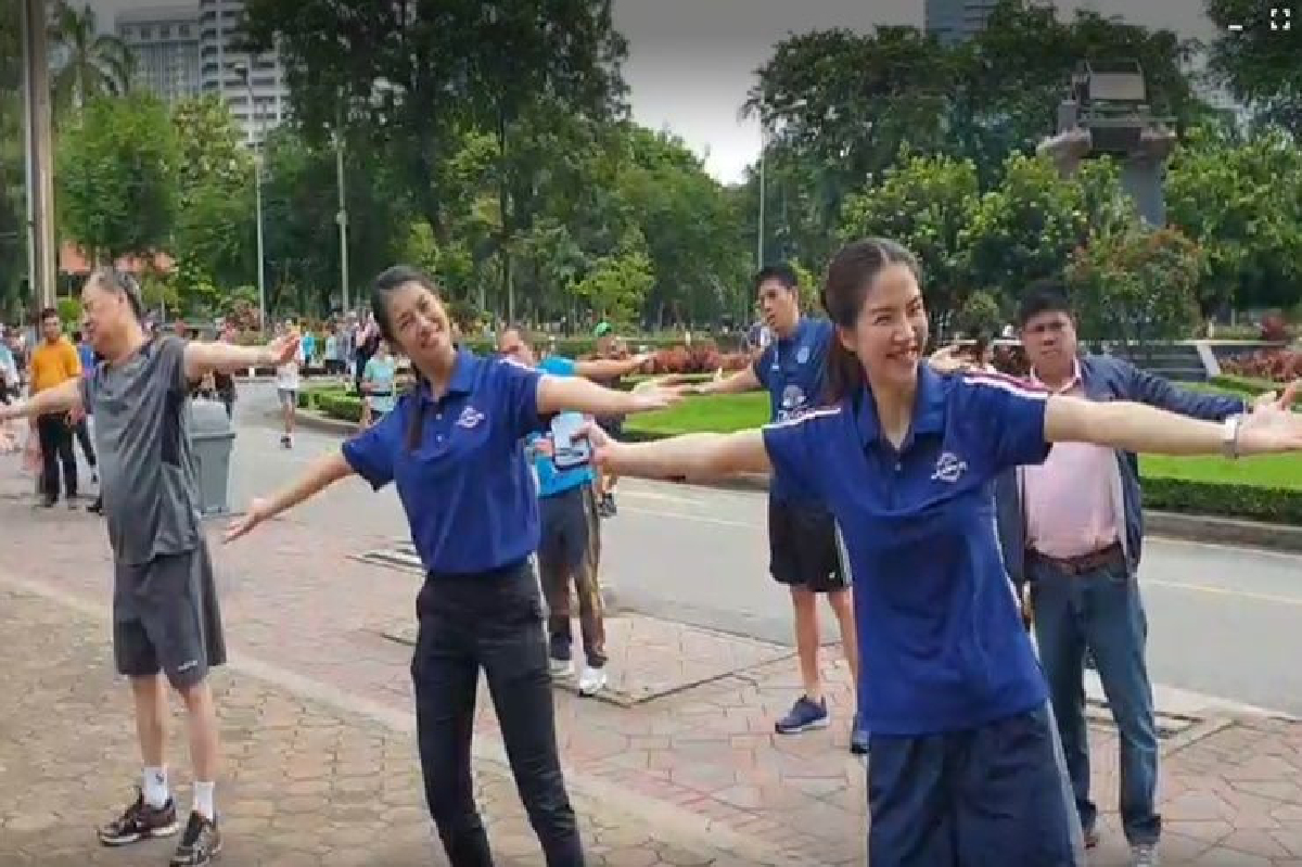 "สนธิรัตน์" ควง แรมโบ้อีสานออกกำลังกายสวนลุมฯ แฟนคลับเชียร์อยู่ยาวๆ "สนธิรัตน์" ควง แรมโบ้อีสานออกกำลังกายสวนลุมฯ แฟนคลับเชียร์อยู่ยาวๆ