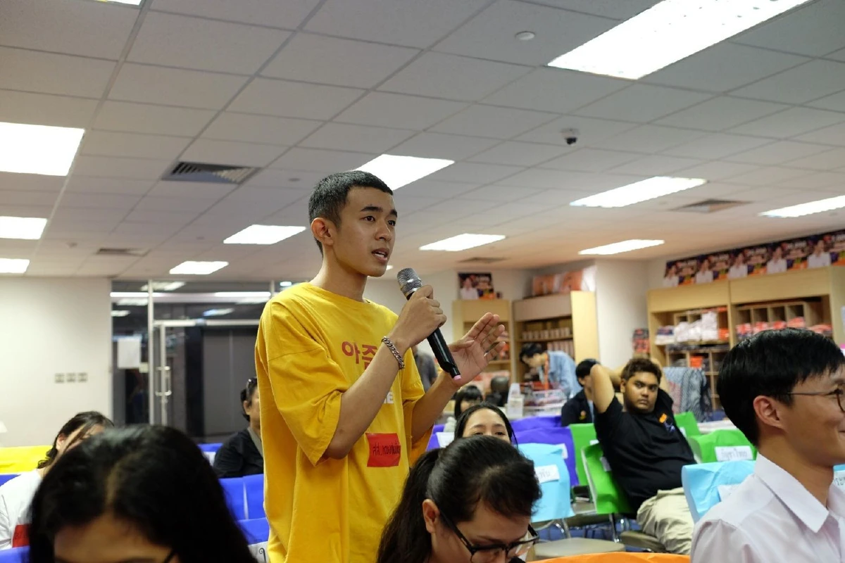 อนาคตใหม่จัดสภาจำลองร่วมกับเยาวชนรุ่นใหม่ชี้ทำไมต้องแก้รธน.