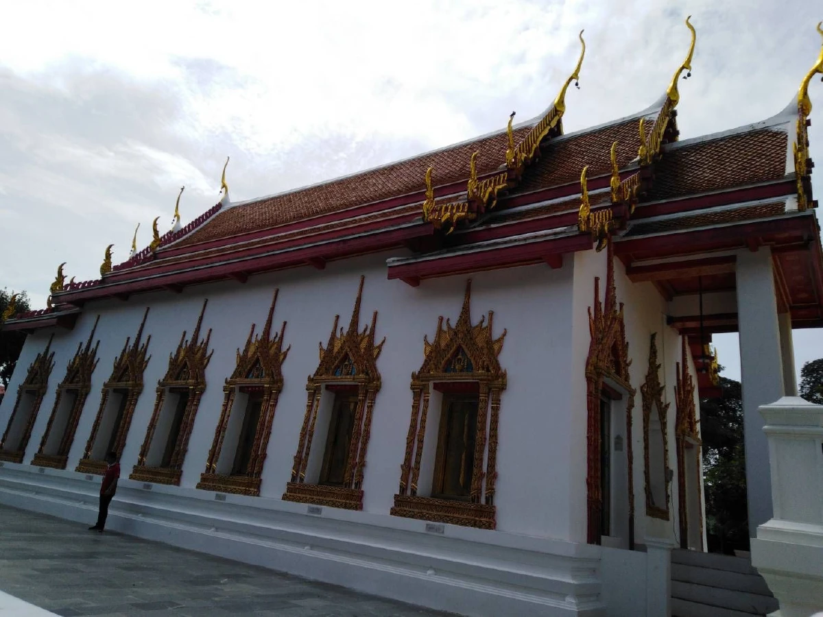 ภาพเขียนประวัติศาสตร์สมัยร.5และพระอินทร์แปลง ที่วัดเสนาสน์ อยุธยา