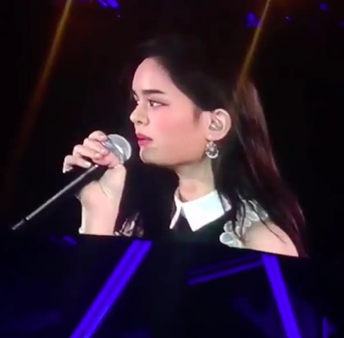 “น้องแอลลี่” โชว์ร้องเพลงคู่ “เจ้าขุน” บนเวทีคอนเสิร์ต แฟนคลับจับจิ้นสุดๆ