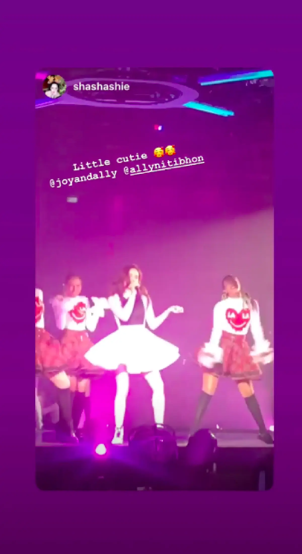 “น้องแอลลี่” โชว์ร้องเพลงคู่ “เจ้าขุน” บนเวทีคอนเสิร์ต แฟนคลับจับจิ้นสุดๆ
