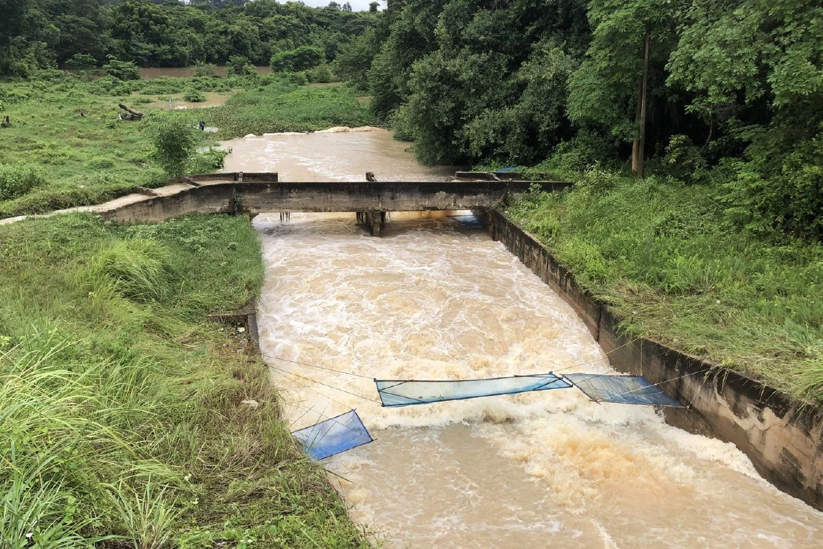 กาฬสินธุ์ฝนตกหนักไหลเข้าอ่างเก็บเกินความจุเตือนระวังน้ำท่วม