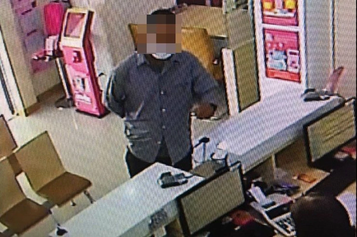 ตำรวจชัยนาทรวบหนุ่มบุกเดี่ยวจี้ชิงเงินแบงก์ออมสินหวังใช้หนี้พนันบอลออนไลน์