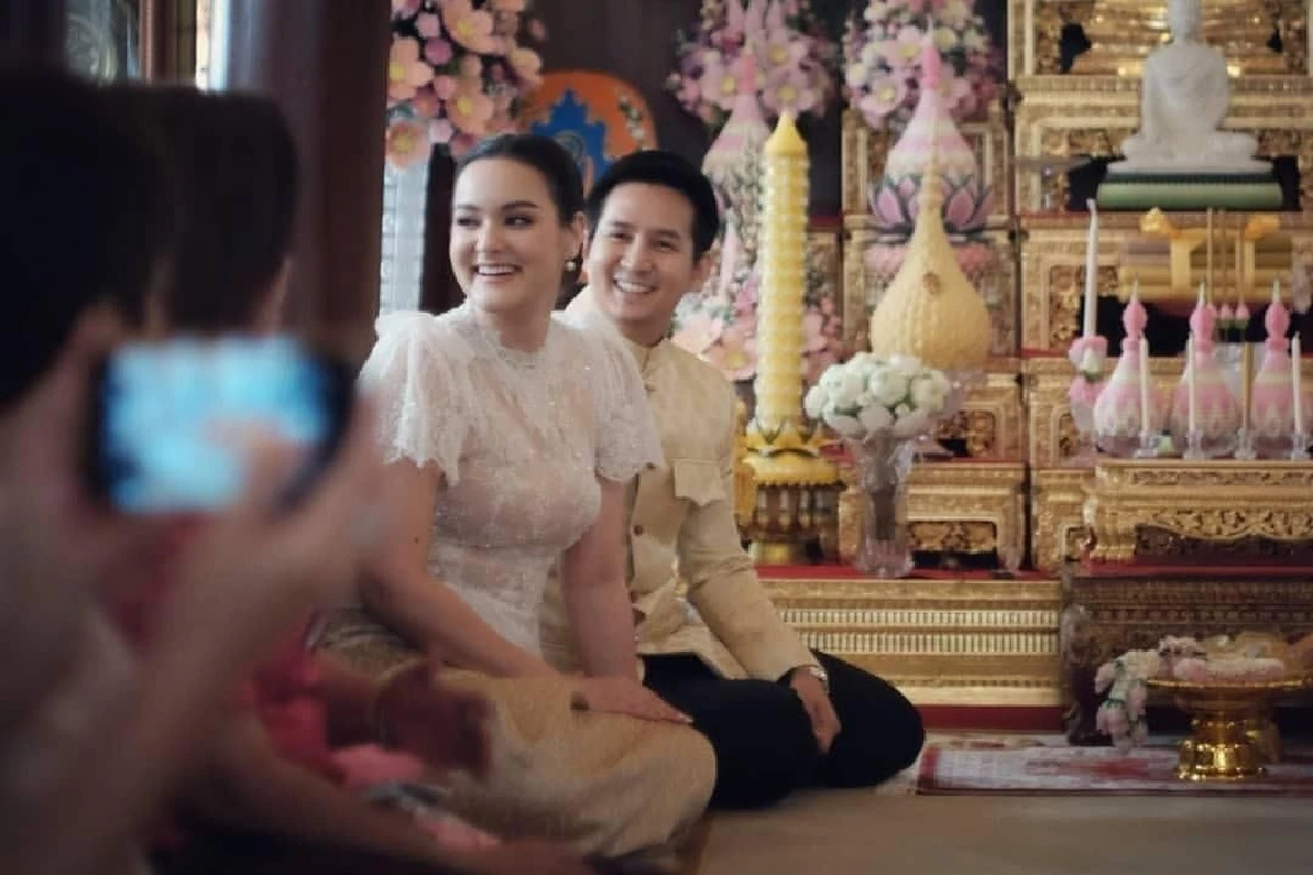 แต่งแล้ว! นาตาลี เดวิส ควงแฟนหนุ่มนักการทูต เข้าพิธีสงฆ์อบอุ่นเรียบง่าย