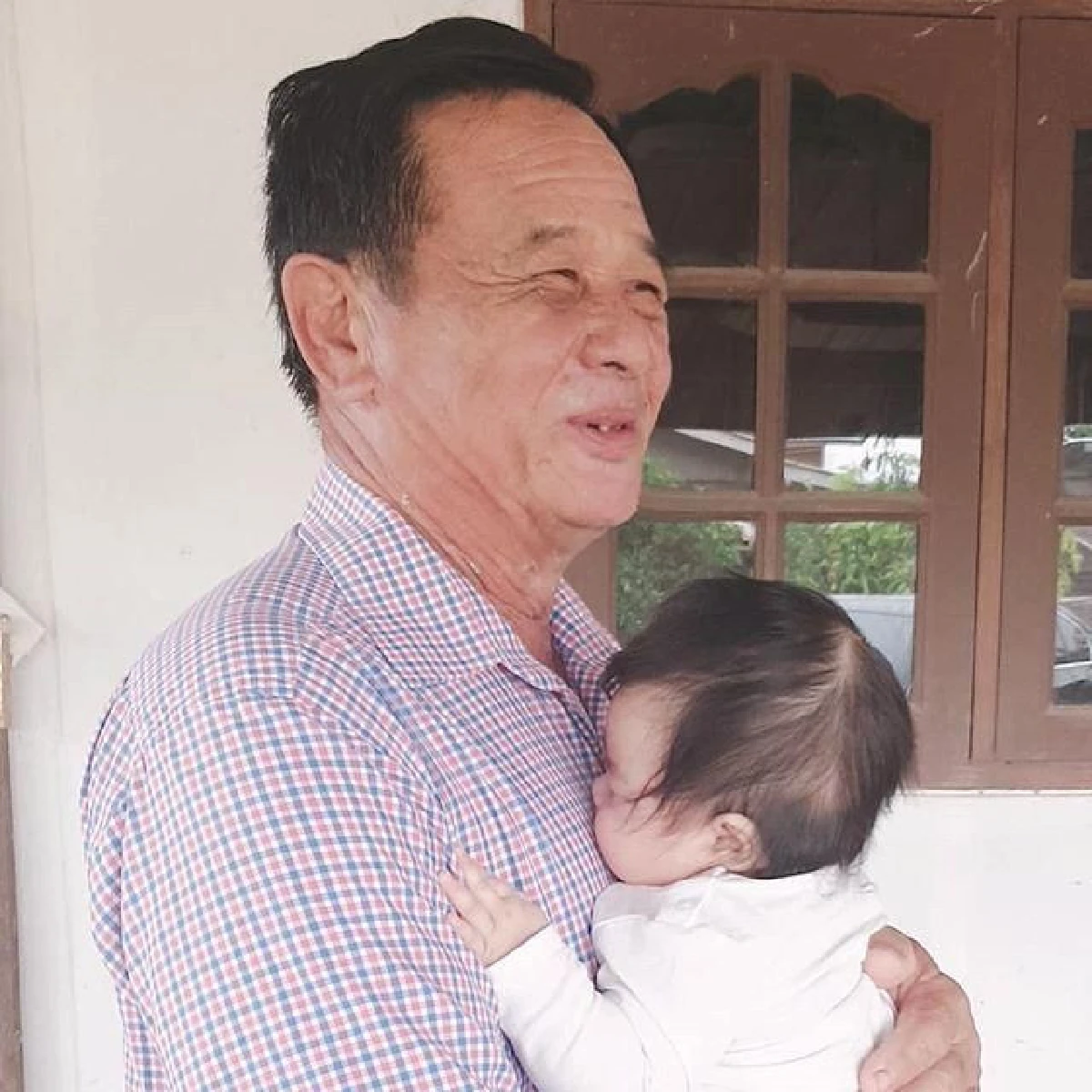 ศรราม พาลูกสาวเยี่ยมคุณตาที่ต่างจังหวัด อบอุ่นน่ารักกับชีวิตครอบครัวชาวไร่