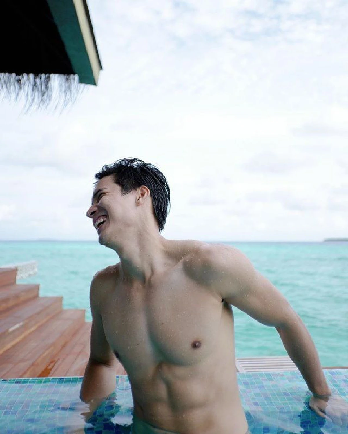 หนุ่มหล่อประจำทริป! ไมค์ ภัทรเดช ถอดโชว์หุ่นล่ำทำสาว ๆ ใจสั่นมาก