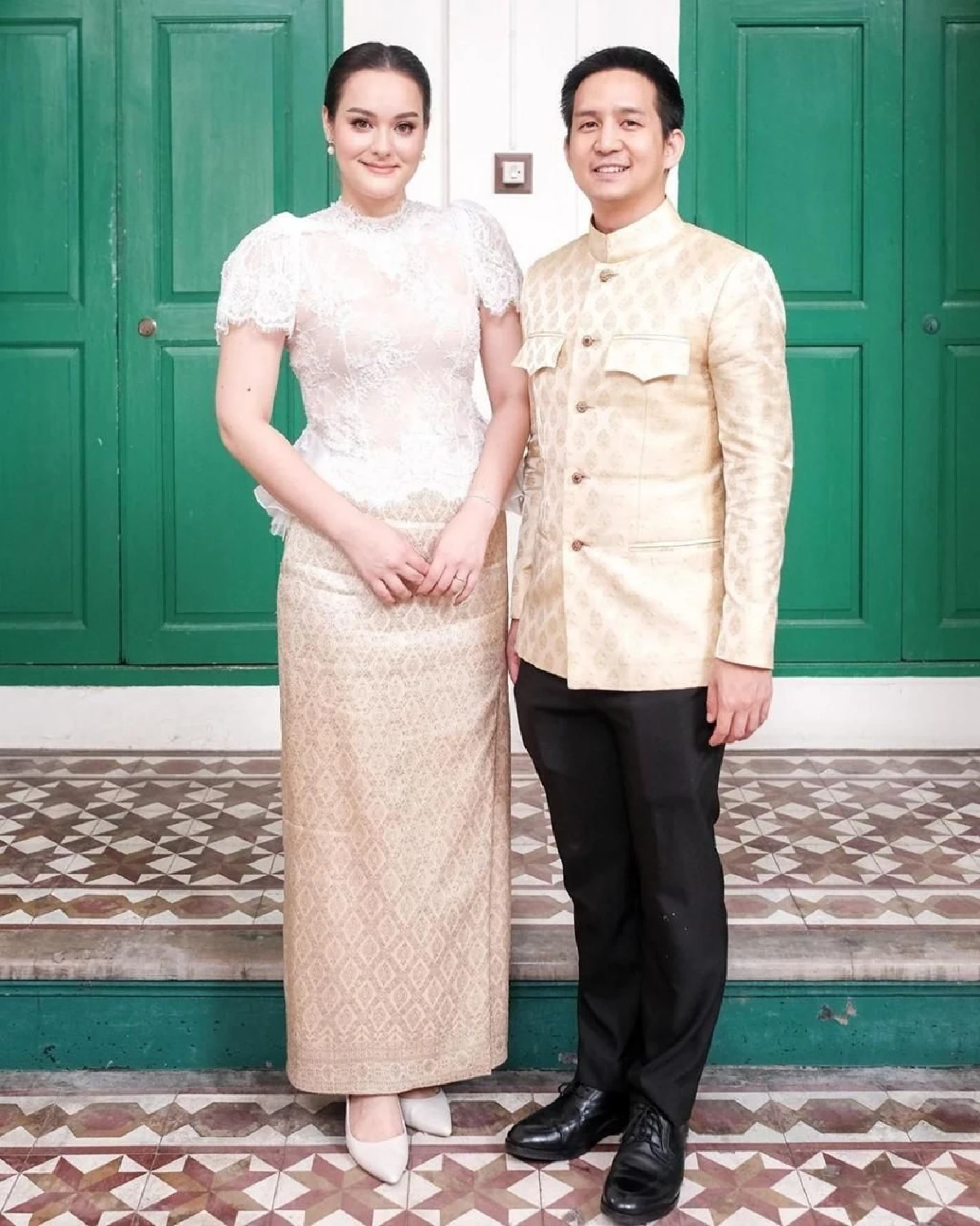 แต่งแล้ว! นาตาลี เดวิส ควงแฟนหนุ่มนักการทูต เข้าพิธีสงฆ์อบอุ่นเรียบง่าย