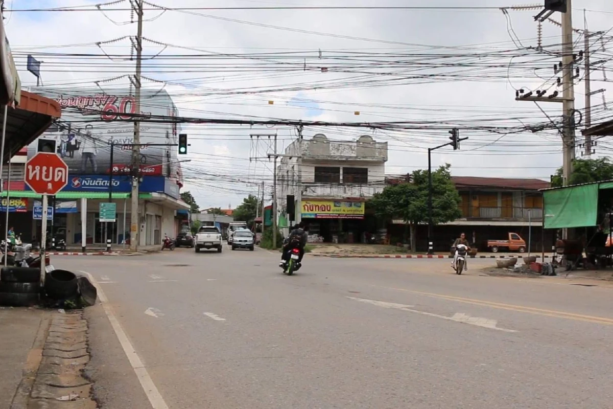 โจ๋ซิ่งฝ่าไฟแดงชนด.ญ.11ปีเลือดคลั่งในสมองตำรวจเร่งล่าตัวดำเนินคดี3ข้อหาหนัก