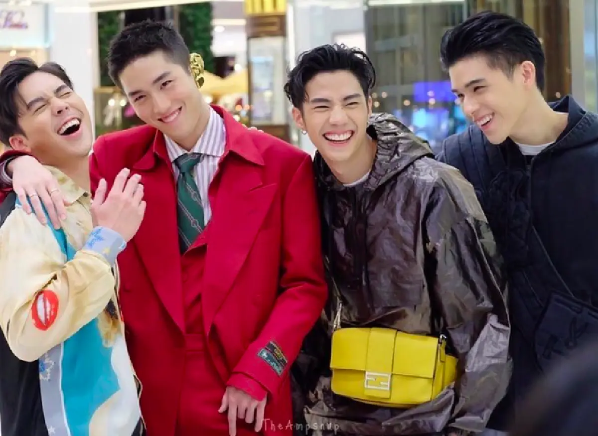 “พีช-ต่อ-แบงค์-สกาย” ดีต่อใจมาก! แต่งตัวหล่อร่วมงานแฟชั่นฤดูหนาว