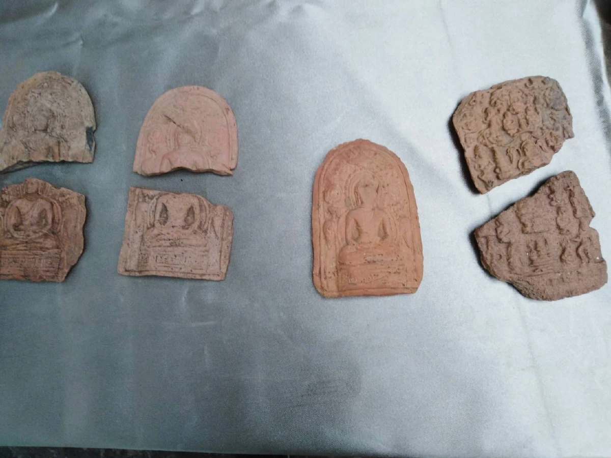 กรมศิลป์พบพระดินเผาและประติมากรรมสมัยทวารวดีที่วัดพระงาม นครปฐม