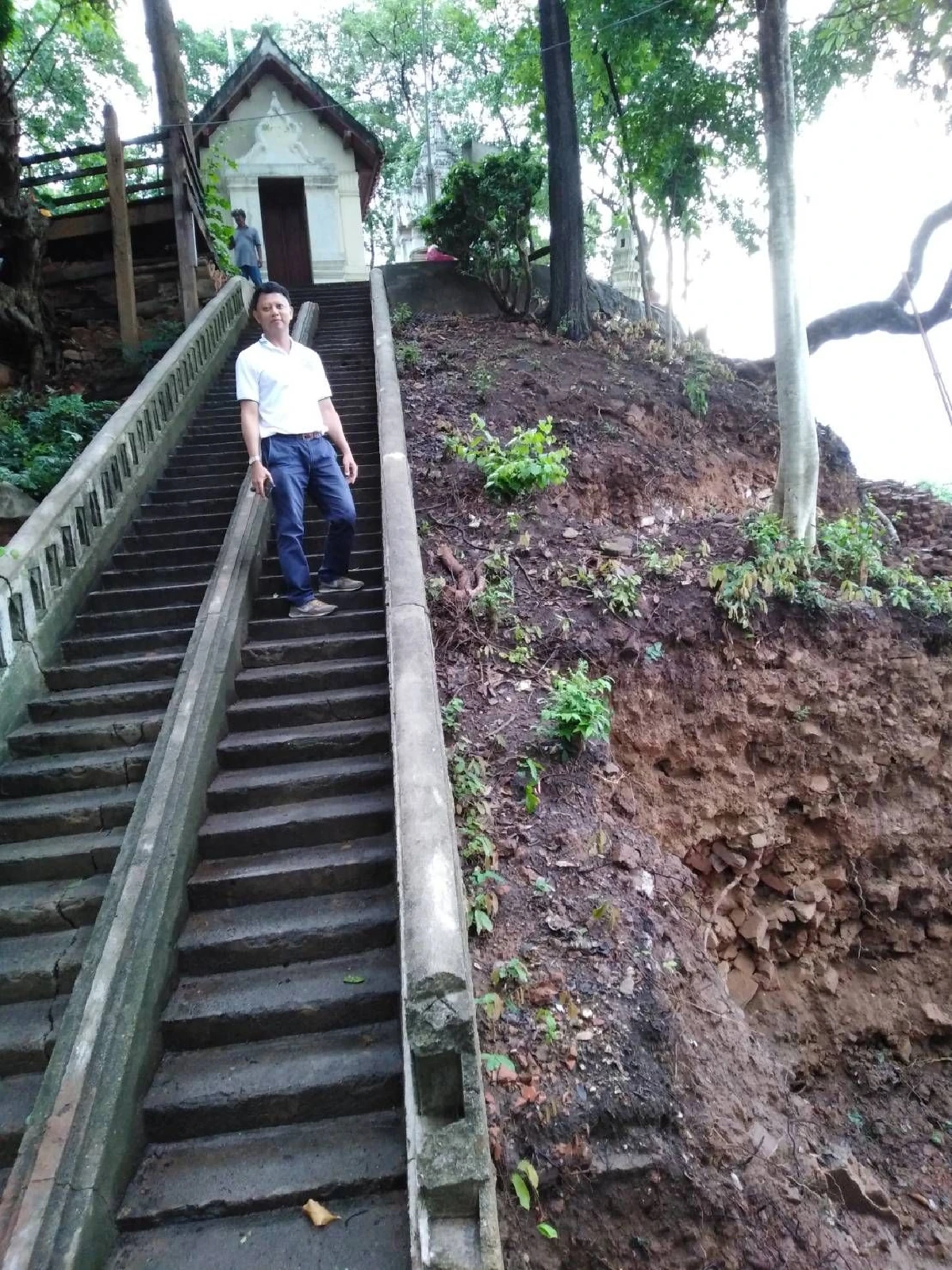 กรมศิลป์พบพระดินเผาและประติมากรรมสมัยทวารวดีที่วัดพระงาม นครปฐม