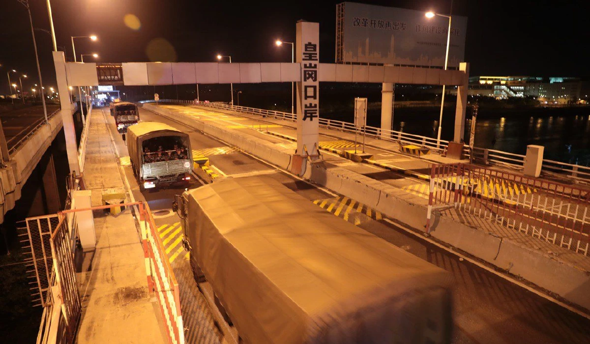 ทหารจีนสับเปลี่ยนกำลังพลในฮ่องกงกลางดึก