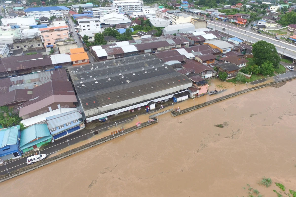 พิษพายุโพดุลถล่มอ.วังทองอุโบสถหลังใหม่น้ำสูง1เมตรรอบ2