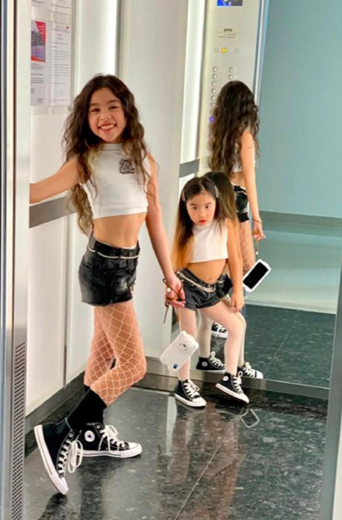 "น้องแตงโม-น้องแตงไทย” ลูกสาว “แจ๊ส-แจง” เต้นโชว์ “ลิซ่า BLACKPINK” บนเวทีในงานมีทติ้ง