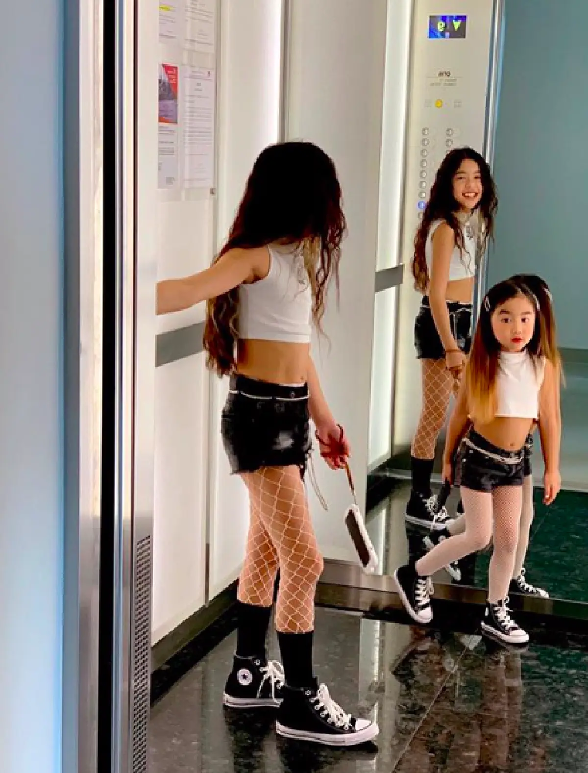 "น้องแตงโม-น้องแตงไทย” ลูกสาว “แจ๊ส-แจง” เต้นโชว์ “ลิซ่า BLACKPINK” บนเวทีในงานมีทติ้ง