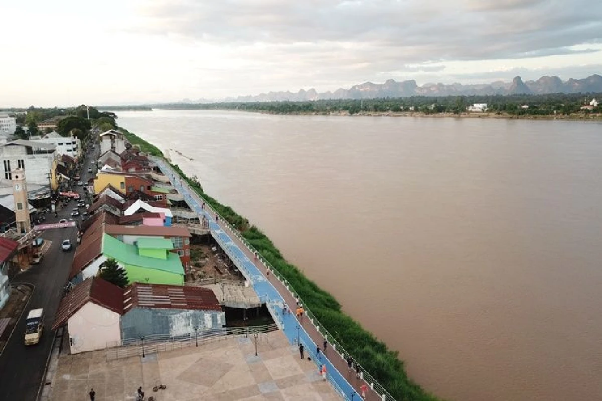 ฝนตกต่อเนื่อง นครพนมเร่งระบายน้ำลงน้ำโขง หวั่นกระทบนาข้าว