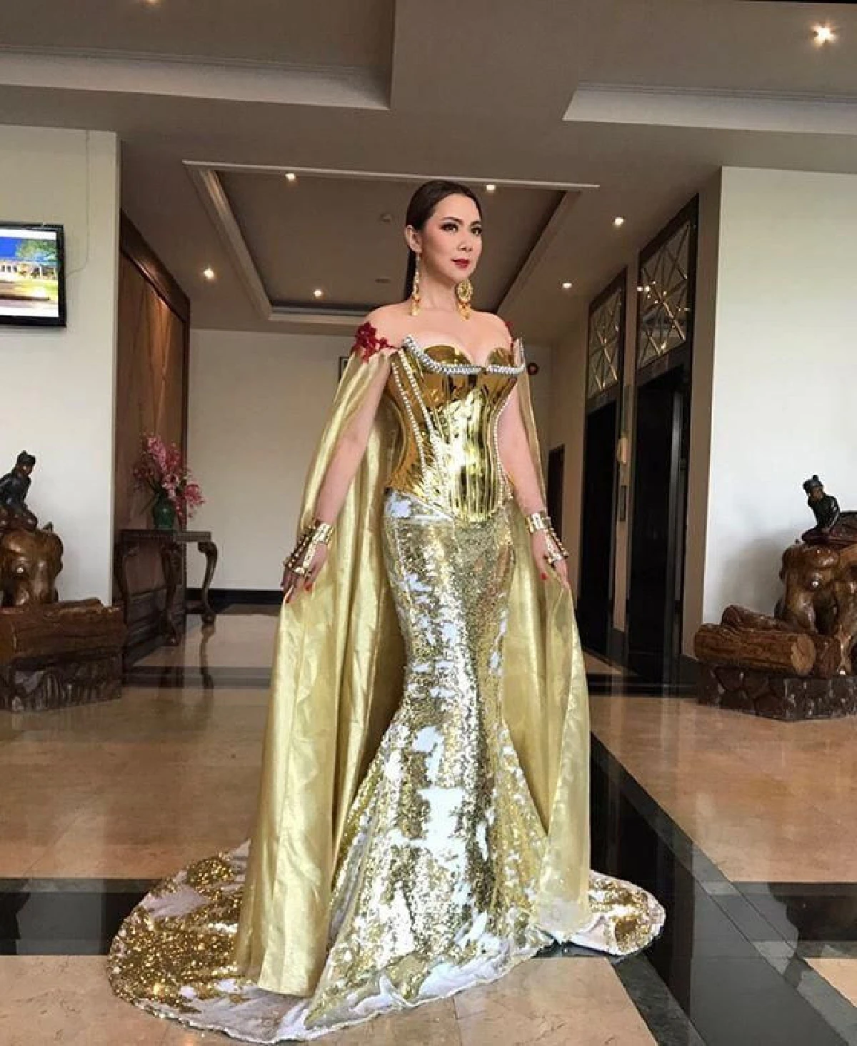 กดไลค์รัวๆ บุ๋ม ปนัดดา เซ็กซี่แบบสุดๆ ในชุดหาของกินยามดึก