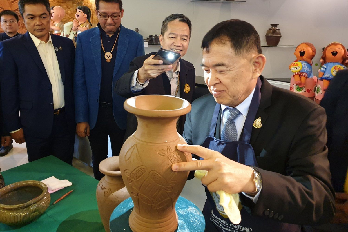 'วีรศักดิ์' ตามงานโครงการ 'สมาร์ทวิลเลจออนไลน์' 'วีรศักดิ์' ตามงานโครงการ 'สมาร์ทวิลเลจออนไลน์'