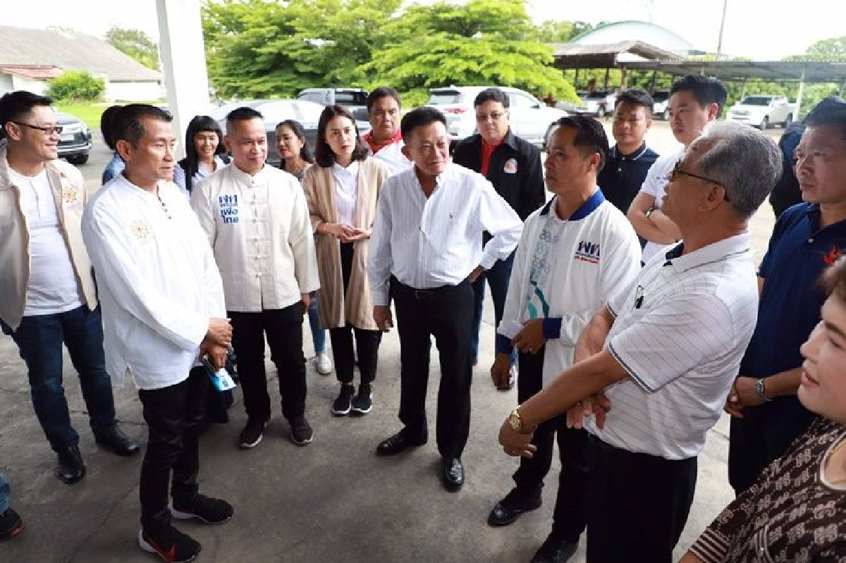 ฝ่ายค้านประเดิมสัญจรภาคเหนือ ชาวบ้านโอดศก.ซบเซา ฝ่ายค้านประเดิมสัญจรภาคเหนือ ชาวบ้านโอดศก.ซบเซา