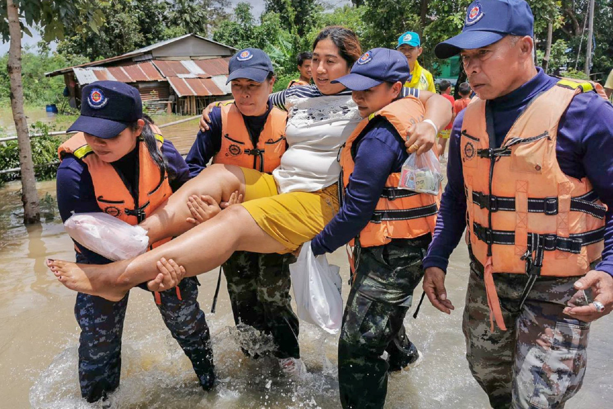 บิ๊กตู่สั่งทุกเหล่าทัพระดมทหารช่วยผู้ประสบภัยพายุโพดุล บิ๊กตู่สั่งทุกเหล่าทัพระดมทหารช่วยผู้ประสบภัยพายุโพดุล