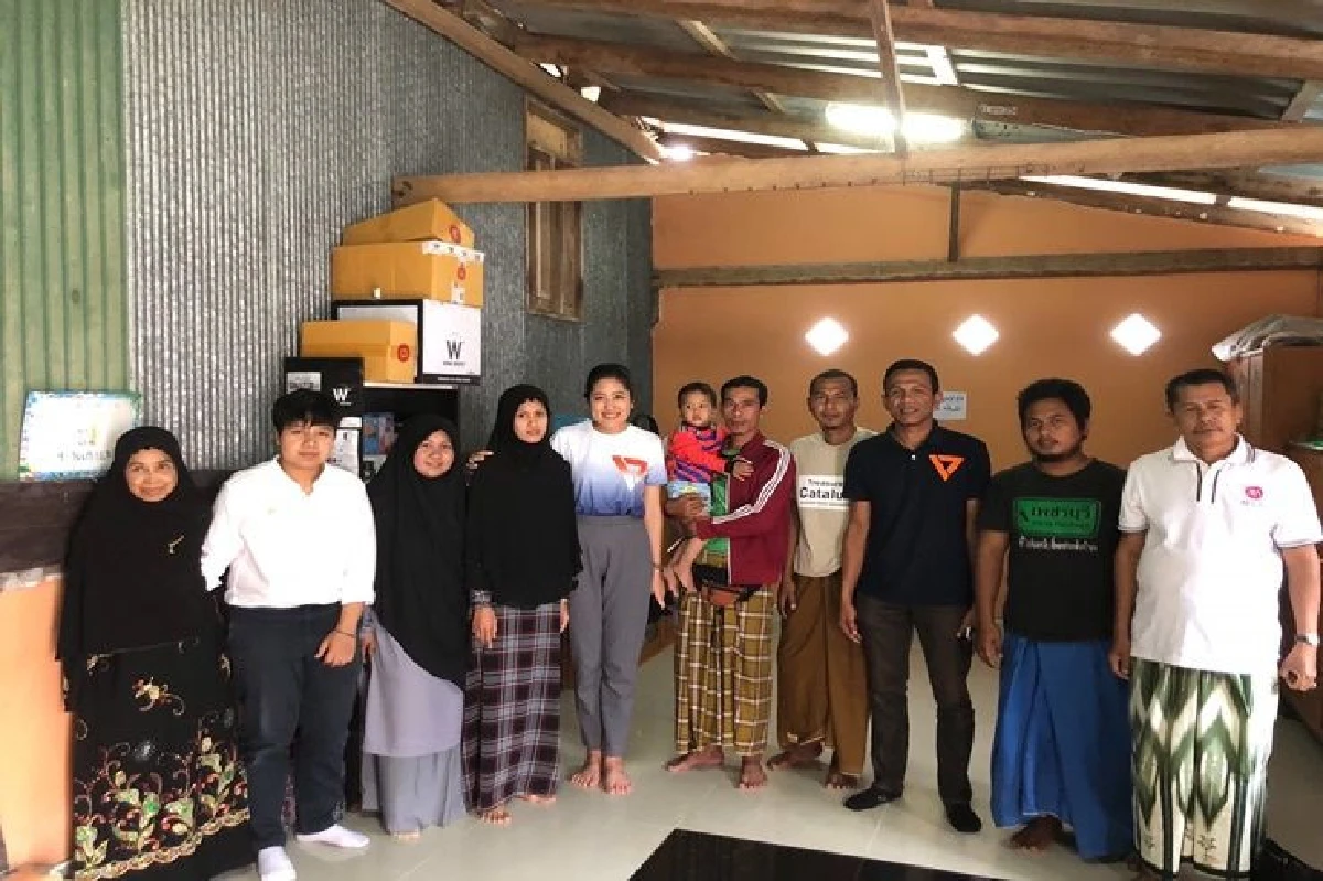 "ช่อ"บุกเยี่ยมครอบครัว “อับดุลเลาะ อีซอมูซู” ยันรัฐต้องคืนความเป็นธรรม