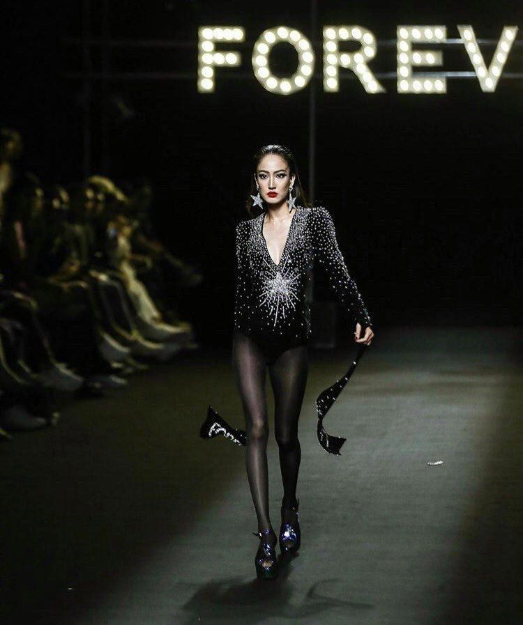 รายการ 101+ ภาพ แคทวอล์ค กับ รันเวย์ สวยมาก รายการ 101+ ภาพ แคทวอล์ค กับ รันเวย์ สวยมาก