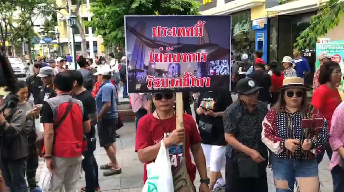 ม็อบมาแล้ว!ชุมนุมอนุสาวรีย์ประชาธิปไตยขับไล่"บิ๊กตู่"อ้างบริหารงานผิดพลาด