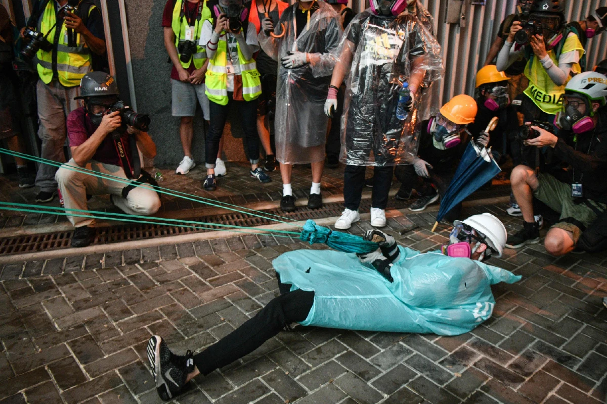 ม็อบฮ่องกงลั่น ระดมพลปิดเส้นทางไปสนามบิน